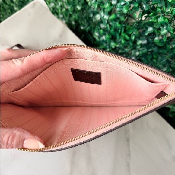 Louis Vuitton Damier Ebene Neverfull Pochette with Pink Rose Ballerine Interior - Picture 4 of 7